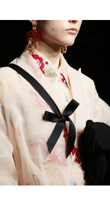 Simone Rocha Fall 2018 Ready-to-Wear Simone Rocha осень зима 2018 коллекция неделя моды в Лондане LFW Mainstyles